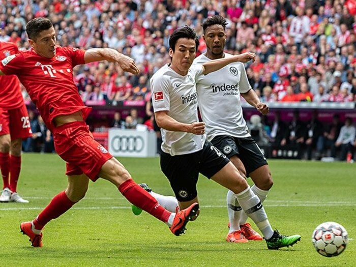 今季ブンデスで輝いたスターたち。ベスト11長谷部誠とワインの逸話。＜Number Web＞ photograph by Getty Images