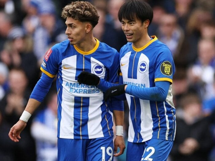 三笘薫＝31.9億円で12倍増だけど、ナゼ日本人最高は鎌田大地43億円？ ドイツ人担当者に質問「そもそも“市場価値”はどう決める？」＜Number Web＞ photograph by Reuters/AFLO