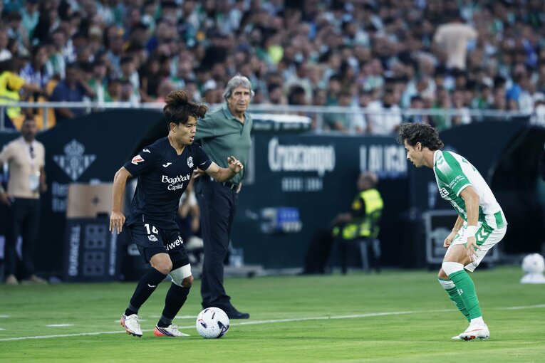 “W杯悪夢のケガ”久保建英「左ひざにテーピング」「タオルを叩きつけ怒り」スペイン復帰戦で敵地タクシー運転手が「クボ…2、3点取ってよ」なぜ？(4)