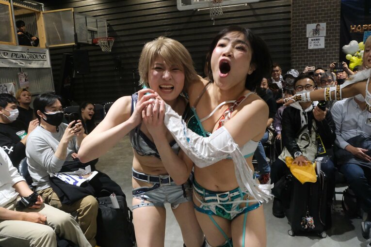 「他では見られない安納サオリだった」人気女子レスラー“3試合出ずっぱり”の凱旋興行に密着「体重が4kg減って…そりゃそうですよね」(34)