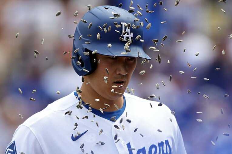メジャー屈指の剛腕デグロムとの初対戦で本塁打を放った大谷翔平 ／ photograph by Ronald Martinez/Getty Images