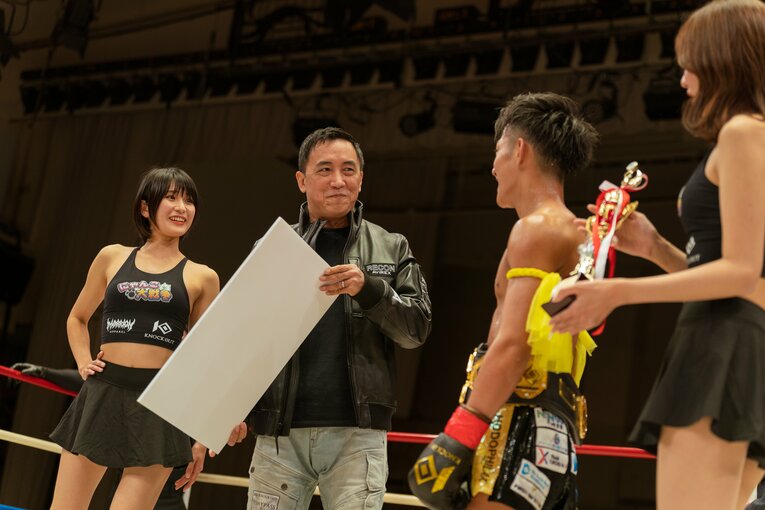 「“ラウンドガール不要論”をどう思う？」人気ラウンドガール・来栖うさこに“グラドル界と格闘技”の関係を聞いてみた〈特別グラビア〉(54)