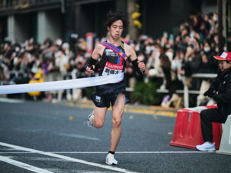 2年時の第101回箱根駅伝では10区を走るも、順位を落としてしまいこの表情の小池　©Yuki Suenaga