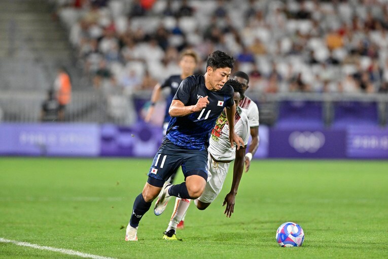 マリ戦で決勝点を演出した細谷真大の「重戦車ドリブル」（2枚目／全5枚）©Takuya Nakachi/JMPA