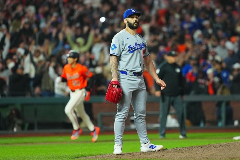 9月に入って立て続けに救援に失敗したドジャースのクローザーを務めるスコット ©AFLO