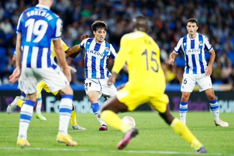 “クボコールに応えるヘディングアシスト”だけでない久保建英の強み 「自信に満ちる右サイドでの落ち着き」をELで撮った(49)