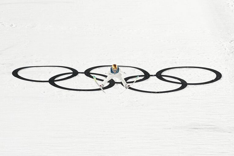 【ミラノ五輪速報写真】初の五輪で銅メダルを獲得した丸山のジャンプ　©JMPA