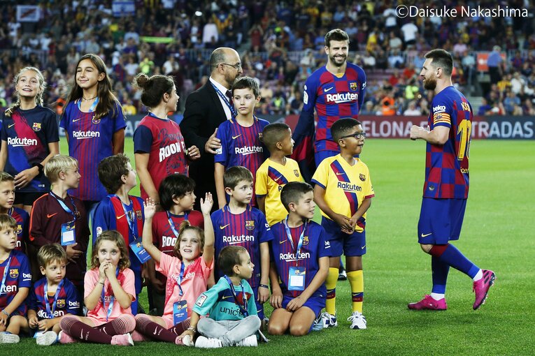 クラシコの魔性を生む10万人の力と、最高に綺麗なカンプノウの夕焼け。(2)