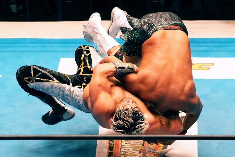 内藤哲也戦の変型DDT。試合後、SANADAはLIJ脱退を表明した　©Essei Hara