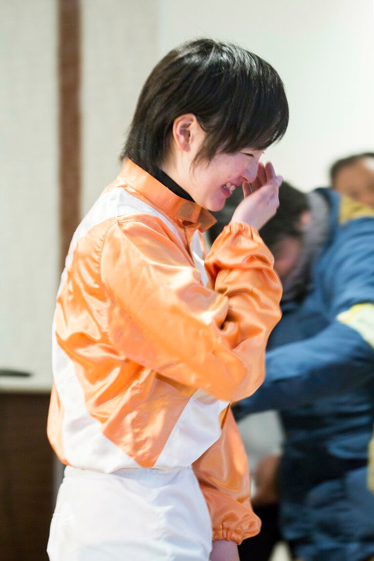 川崎競馬場でのデビューを終えて笑顔を見せる　©Shiro Miyake