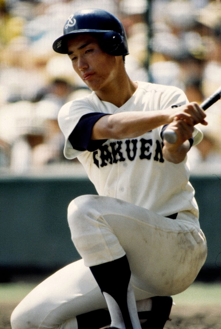1985年夏の甲子園決勝で打席を待つ清原和博（高1）©︎Katsuro Okazawa/AFLO