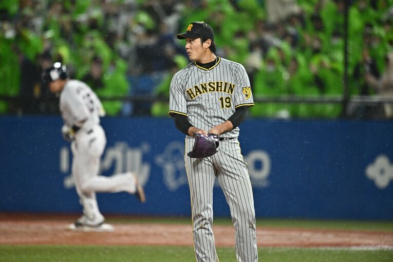 ヤクルト村上からCSファイナル第1号を浴びた阪神・藤浪　©︎Hideki Sugiyama