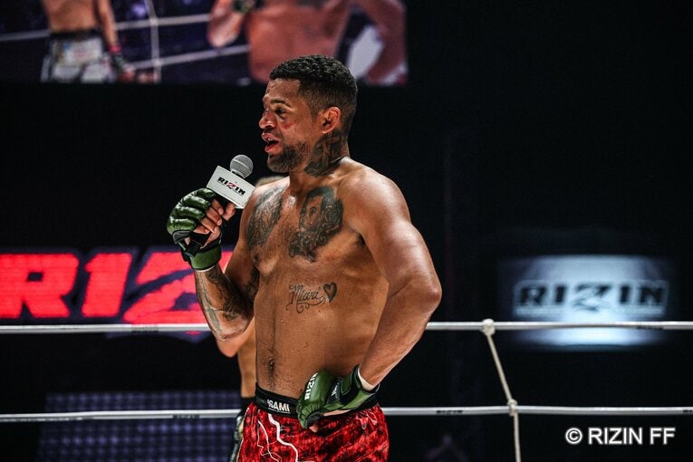 秋元強真vs.パッチー・ミックス　©RIZIN FF