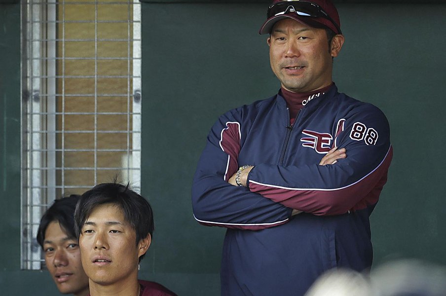 一軍初勝利 楽天新監督の素顔とは あの名将の真髄を継ぐ知将 三木肇 プロ野球 Number Web ナンバー