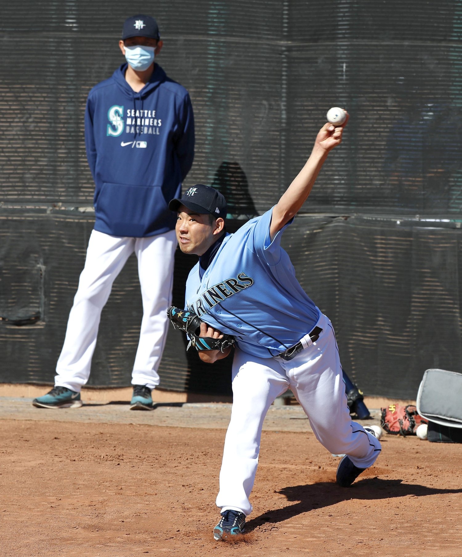 キャンプでは先輩・岩隈からさまざまなアドバイスをもらったという　©︎KYODO