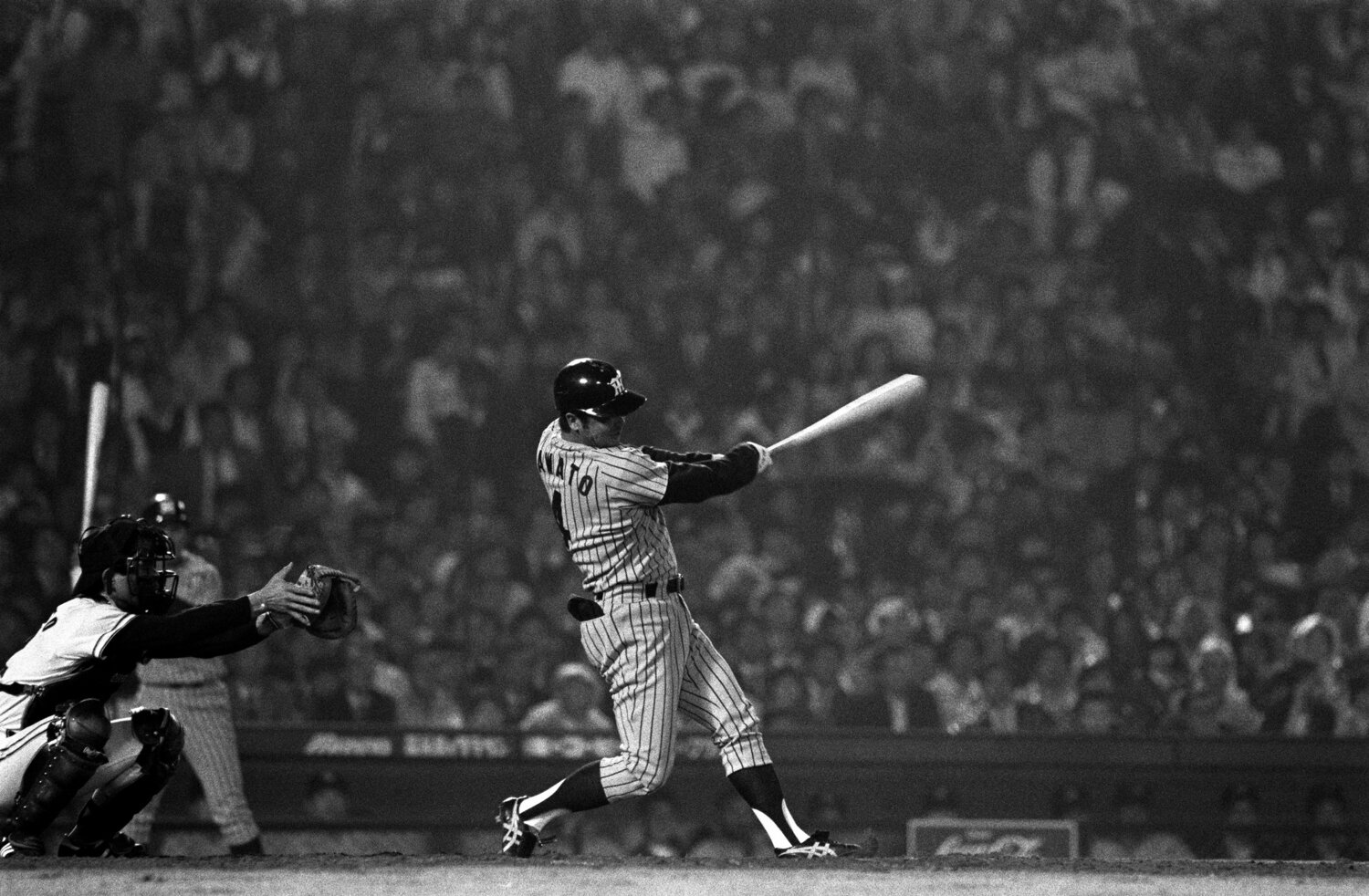 代打でタイムリーヒットを放つ川藤　©︎JIJI PRESS