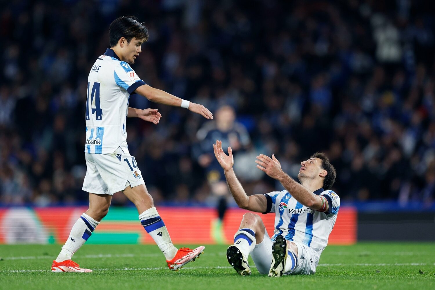 久保からのパスを決めきれなかったオヤルサバルと