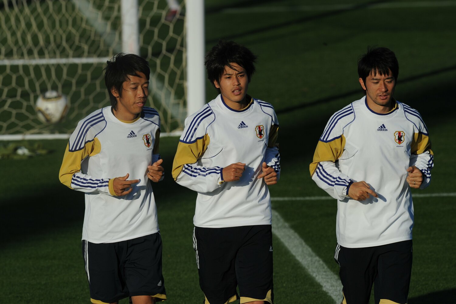 南アフリカW杯での練習の様子。左から中村憲剛、内田篤人、玉田圭司　©JMPA