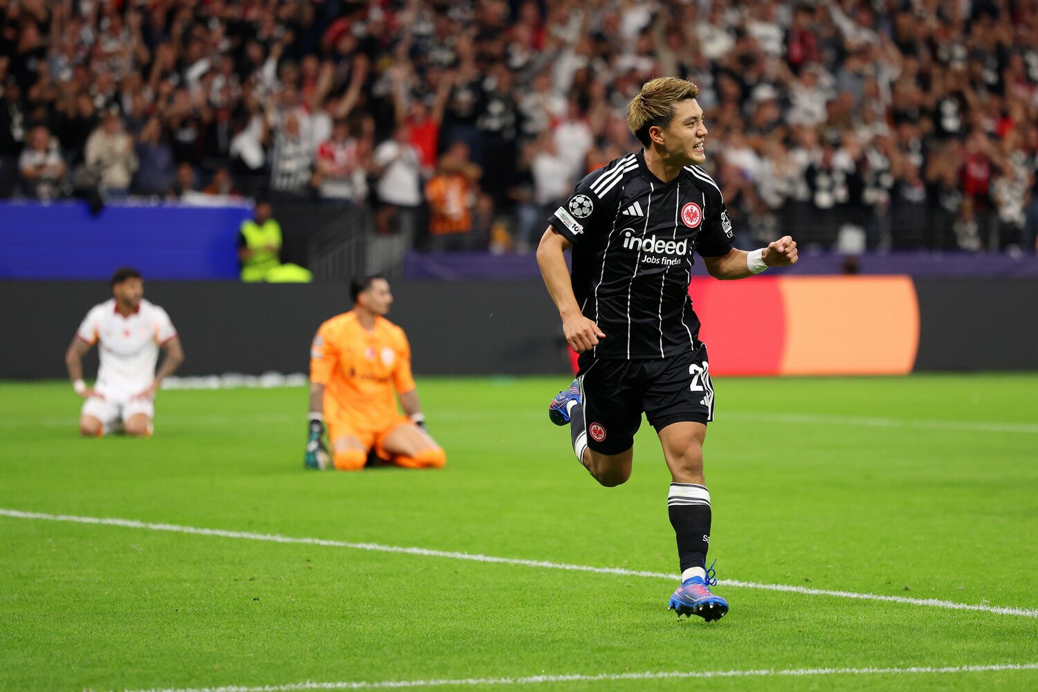 CLガラタサライ戦での堂安　©Getty Images