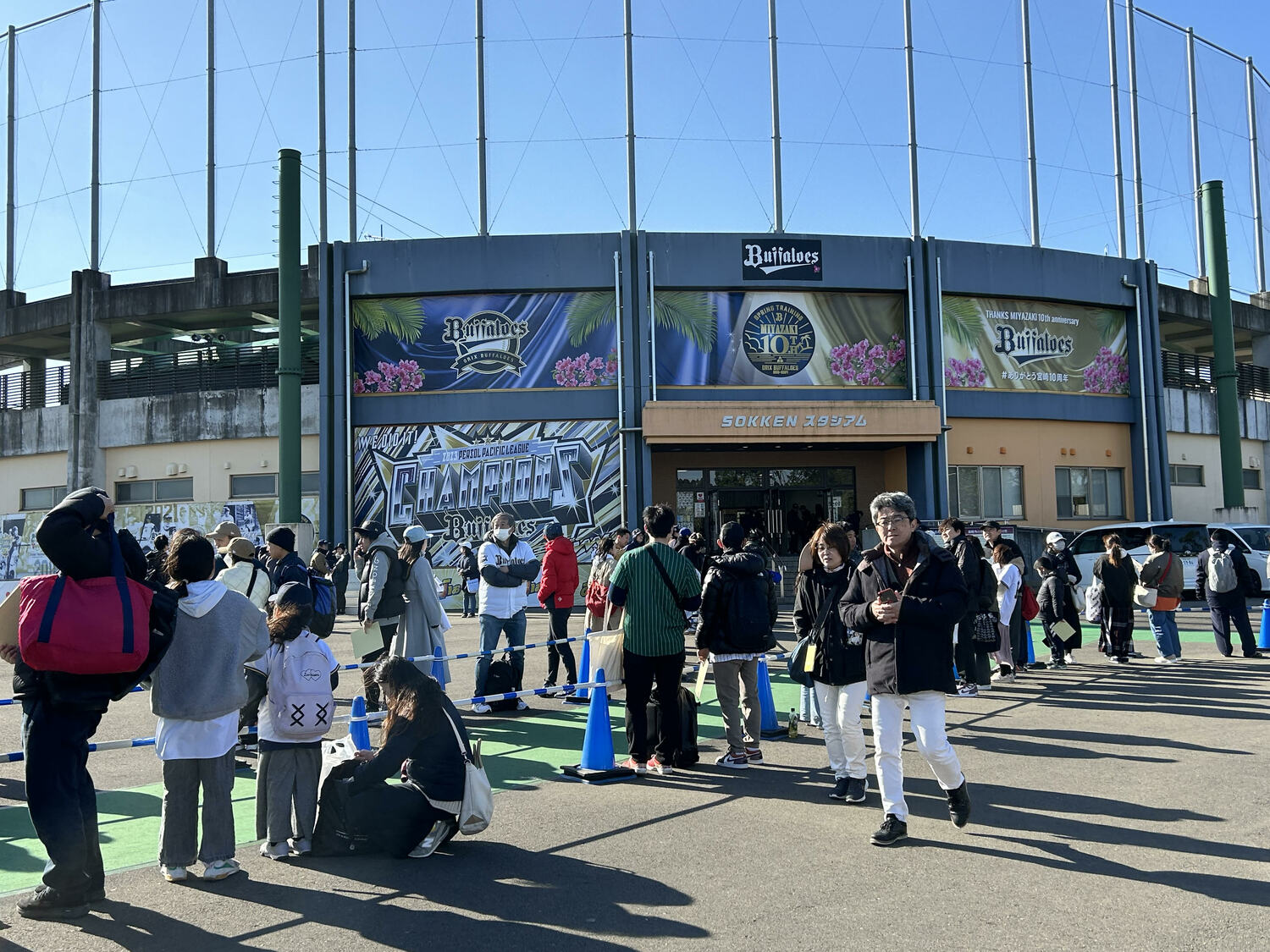メイングラウンド前は盛況だった　©Kou Hiroo