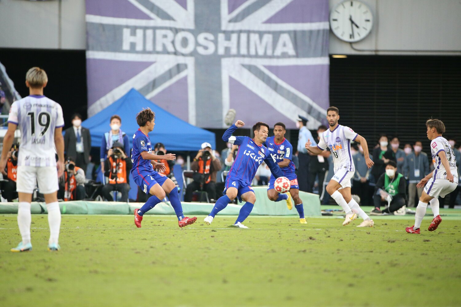 甲府年目で初タイトル 山本英臣に聞く天皇杯決勝のpk戦秘話 ハンドはするしコイントスは負けるし 逆に笑えてきたんです Jリーグ Number Web ナンバー