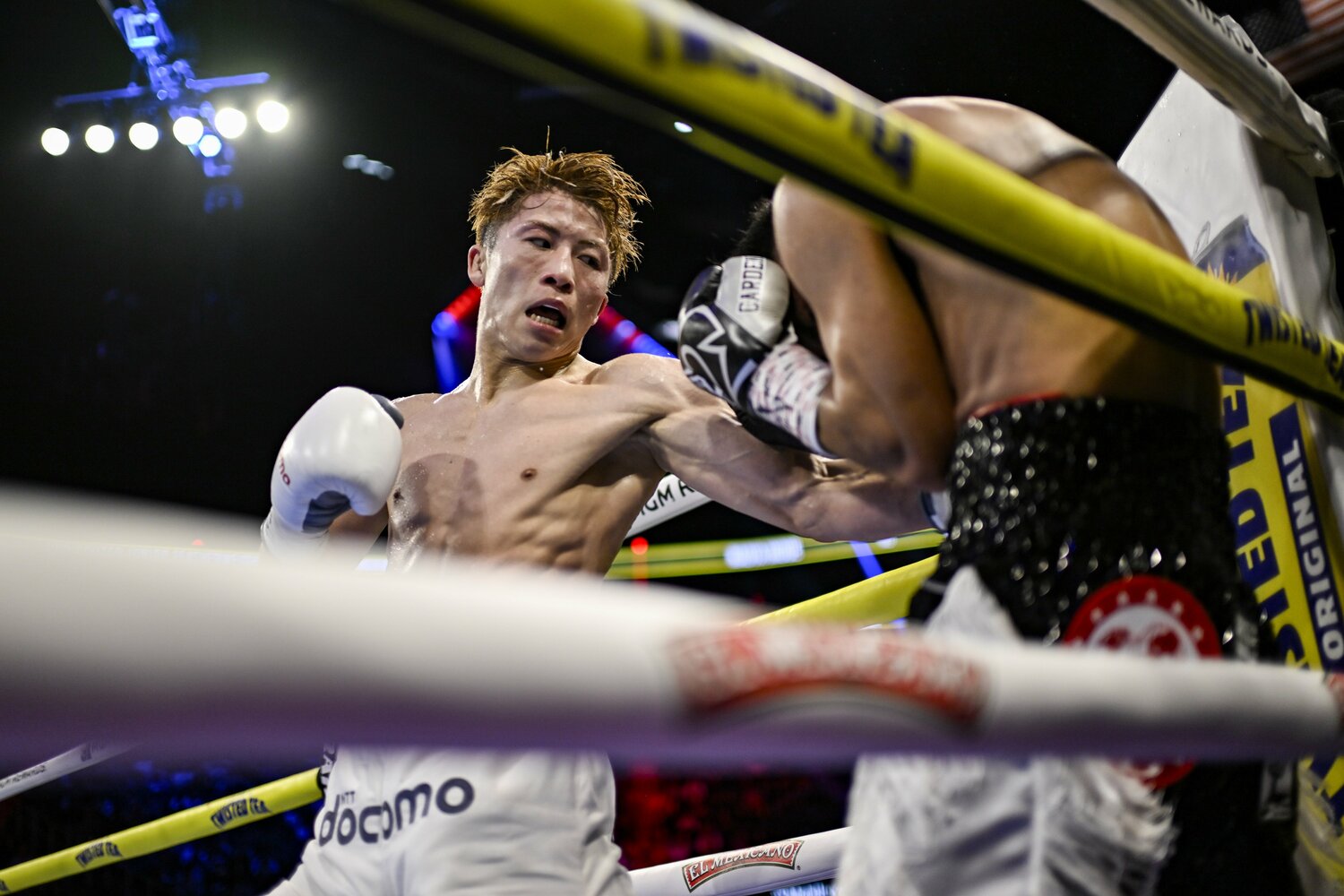 4ラウンド以降、ボディから削っていく井上尚弥 ©Hiroaki Finito Yamaguchi