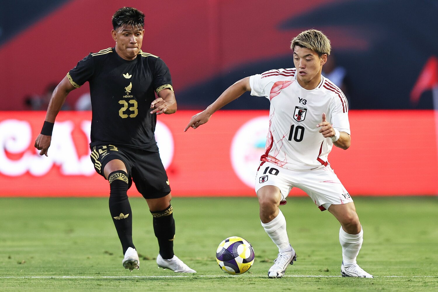 所属のフランクフルトでも好調を維持する堂安律。試合後、クラブ事情による代表離脱が発表された　©Getty Images