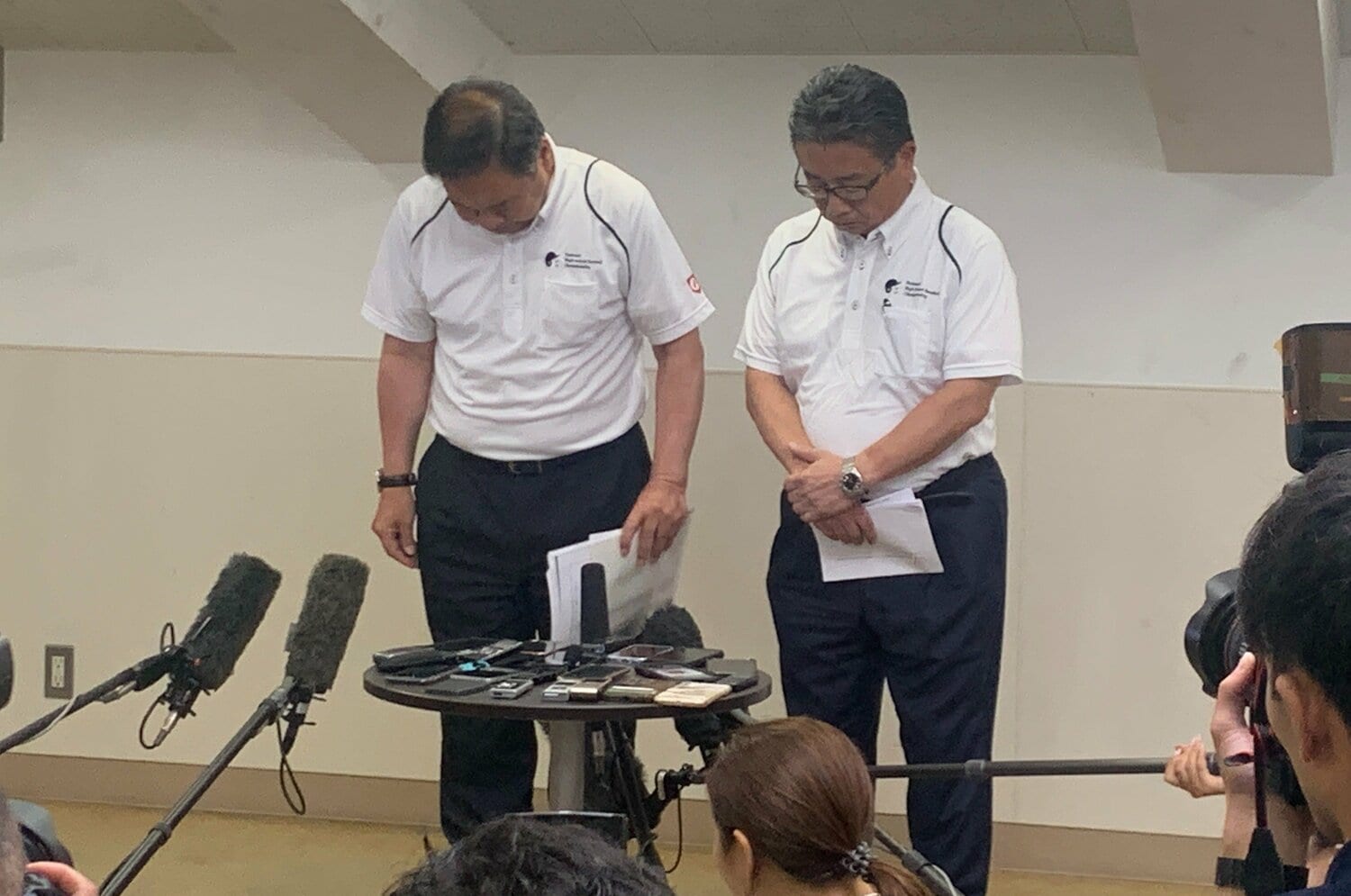 今大会の序盤は広陵高の出場辞退も話題に。会見する寶馨大会副会長（左）と角田克大会会長　©Genki Taguchi