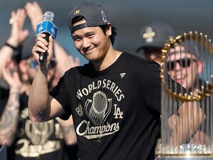 「オオタニ、個性的でビックリ」キケもテオスカーもカーショウも…“ドジャースの仲間が知らなかった”大谷翔平の大らかさ「同時にショウヘイは」