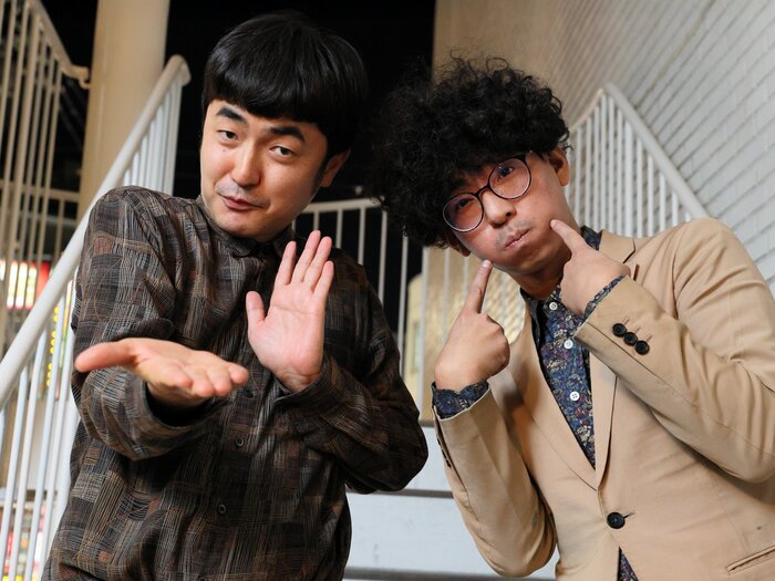 「77％オフ、5000円の柄シャツでM-1優勝」王者たくろうが明かす、“商店街セールで買った”衣装の話「相方の誕生日プレゼントで…10年ずっと着てます」＜Number Web＞ photograph by Shigeki Yamamoto