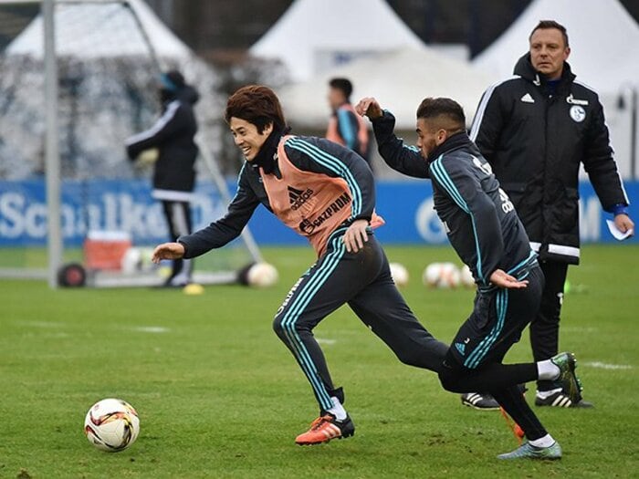 内田篤人、ピッチまでの最終段階。復帰時期、そしてまさかの移籍は？＜Number Web＞ photograph by AFLO