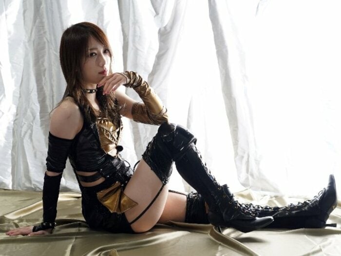 「高校行ってないです。友達いないです。そんな私に目標ができた」“キモオタ”たちを魅了する悪の華・鹿島沙希の女子プロレス道＜Number Web＞ photograph by Essei Hara