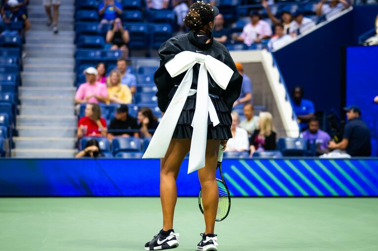 全米オープンで大坂なおみが着用したリボンウェアの「ゴスロリ」バージョン。シューズのかかとにもリボンが…！ ／ photograph by Getty Images