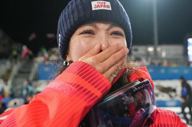 2月10日、ミラノ五輪ジャンプ混合団体で銅メダルを獲得し、涙を流した高梨沙羅 ／ photograph by Tsutomu Kishimoto／JMPA