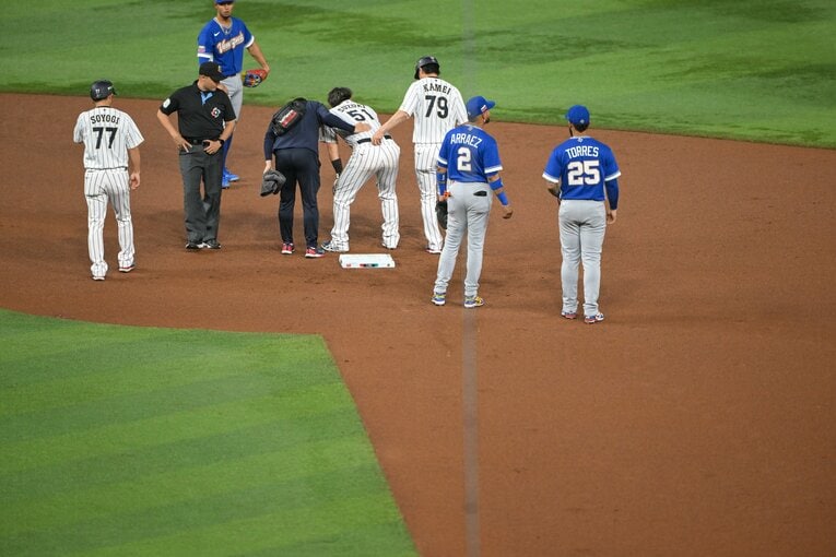 盗塁をした鈴木誠也が右足を痛めるアクシデント　©Nanae Suzuki