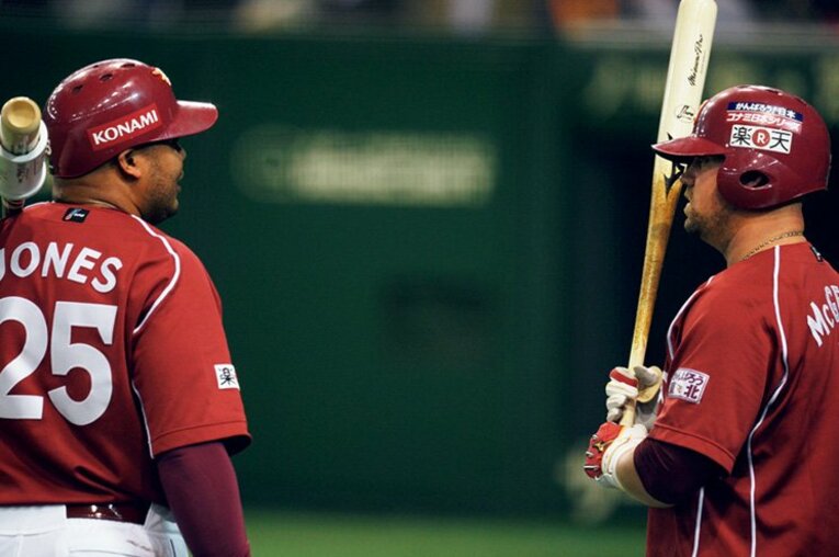 '13年に2人合わせて54本塁打を放ち、日本一に大きく貢献したジョーンズ（左）とマギー