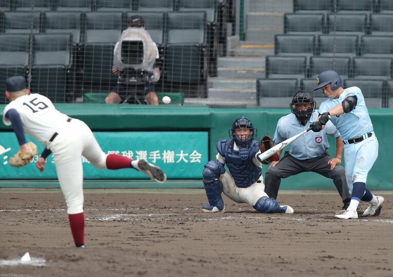 試合を決めた近江・山口のタイムリー　©JIJI PRESS