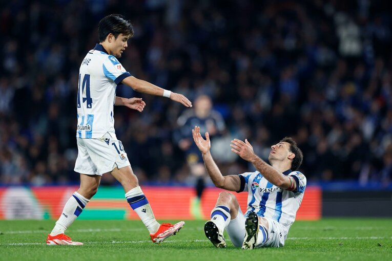 久保からのパスを決めきれなかったオヤルサバルと