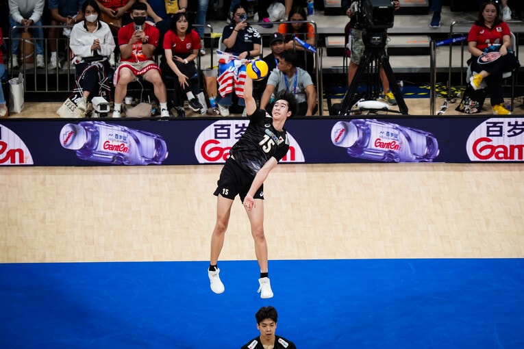 甲斐優斗（VNLアメリカ戦）　©︎Volleyball World