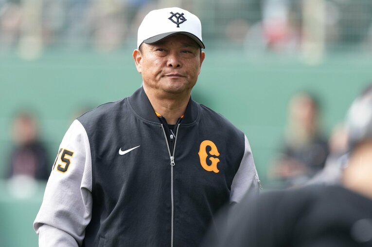 阿部慎之助監督の要請で11年ぶりに巨人に復帰した橋上秀樹作戦戦略コーチ（59歳）が今季のジャイアンツの野球について語った ／ photograph by SANKEI SHIMBUN