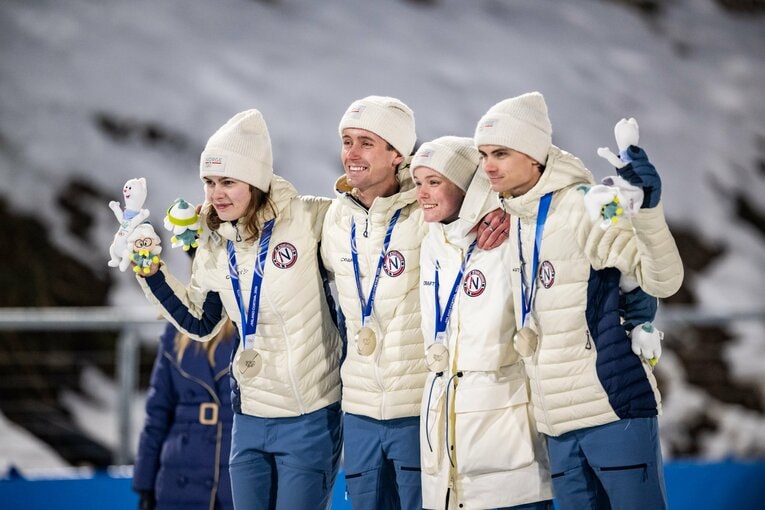 複合団体では銀メダルを獲得したノルウェーチーム。リンビク（右端）はスキャンダルの当事者でもあった　©Getty Images