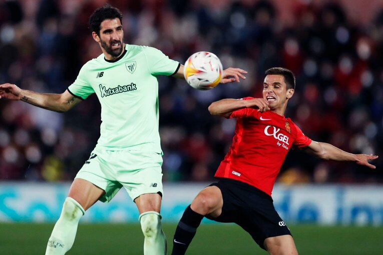 久保建英の“劇的決勝ゴール後に消えた疾走”は「客席に飛び込みたかったけど高すぎて無理」だった？《カメラマンが見た真相》(29)