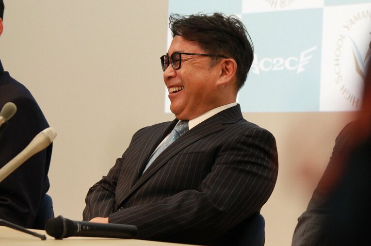二刀流育成に長けた日本ハムが菰田の交渉権を獲得し、笑顔の吉田洸二監督　©Yusuke Kondo