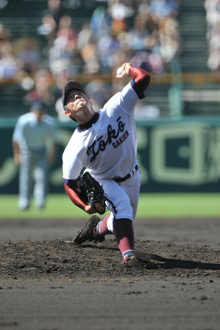 いまと比べると線は細いが、今に通じる変則フォームに面影がある高校時代　©BUNGEISHUNJU