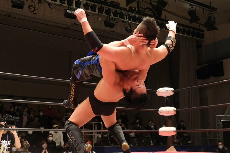 最後は野村のドラゴンスープレックスで3カウントを奪われた