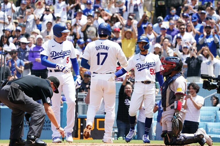 第1打席で先制の9号2ランの連続写真（8枚目／全10枚） ©︎Shizuka Minami