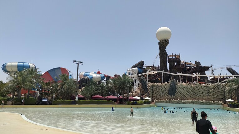 ヤス島にあるウォーターワールド　©Junsei Chida