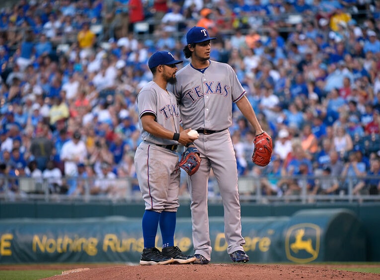 2016年、レンジャーズ時代のオドーアとダルビッシュ有　©Getty Images