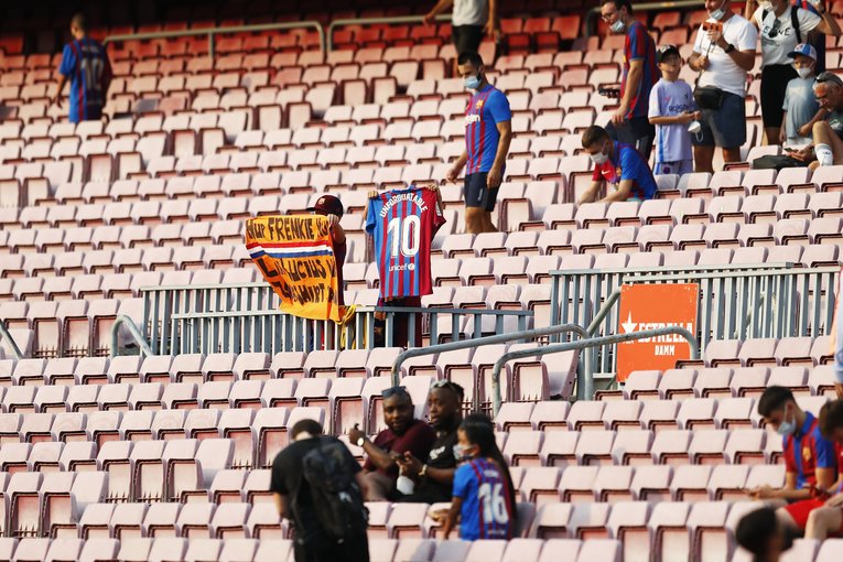 “メッシが去ったバルサとカンプノウ初戦”はどんな雰囲気だったか… 背番号10のファンと「前半10分のメッシコール＋ブーイング」〈現地撮影〉(6)