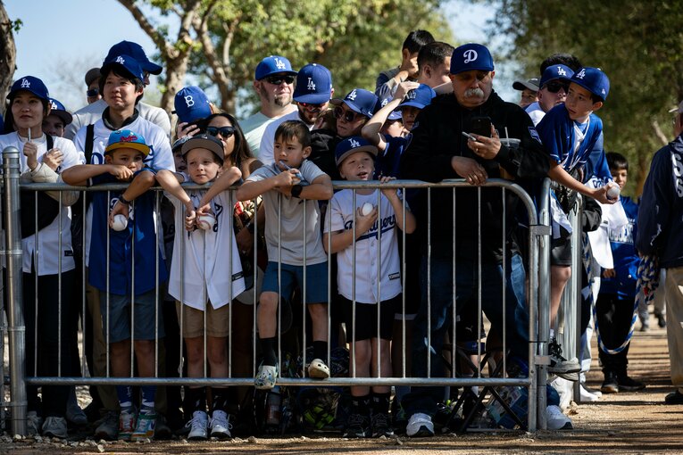 ドジャースのスプリングキャンプに集まったファンたち　©Nanae Suzuki